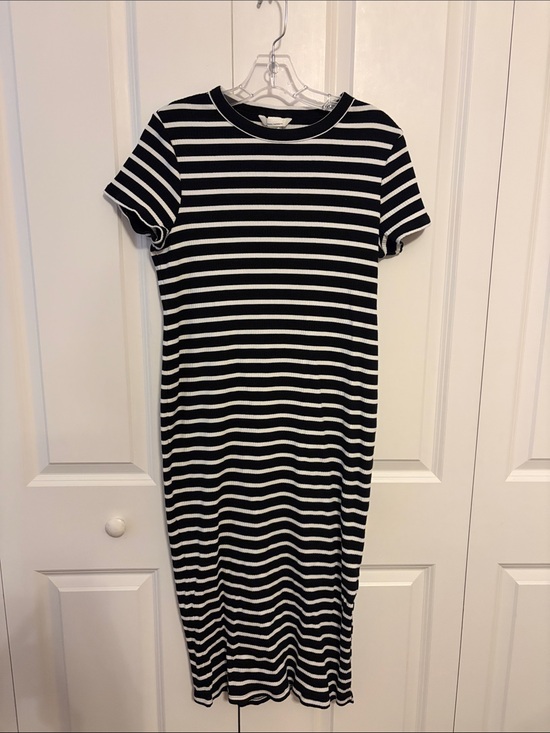 H&M Dresses & Skirts - H&M Mama Black and White Striped Short-Sleeve Midi Maternity Dress Size Large